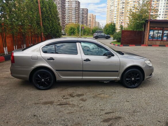 2011 Skoda Octavia II (A5) Рестайлинг, серый, 600000 рублей - вид 2