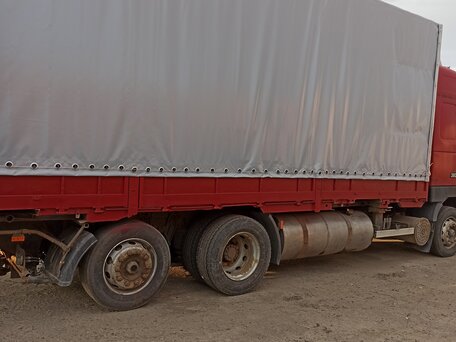 1999 Volvo FH, пурпурный, 2100000 рублей, вид 2