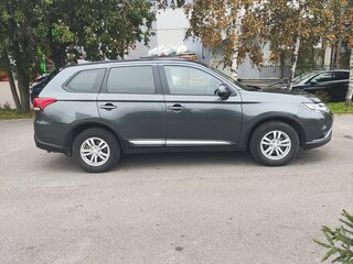 2021 Mitsubishi Outlander III Рестайлинг 3, серый, 2600000 рублей, вид 5