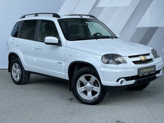 2017 Chevrolet Niva I Рестайлинг, белый, 862000 рублей, вид 3