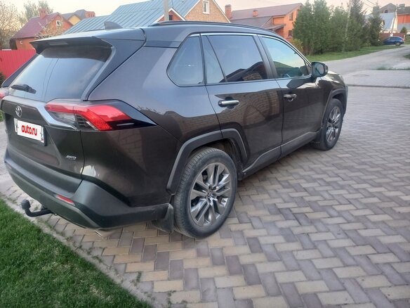 2020 Toyota RAV4 V (XA50), коричневый - вид 2