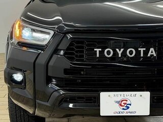2022 Toyota Hilux VIII Рестайлинг 2, чёрный, 3832069 рублей, вид 2