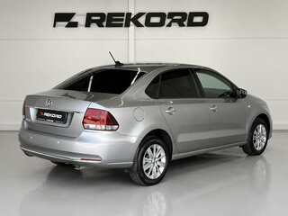 2018 Volkswagen Polo V Рестайлинг, серебристый, 1349000 рублей, вид 4