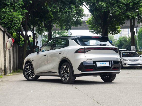 2026 Changan Qiyuan Q05 40.3 kWh II, розовый - вид 10