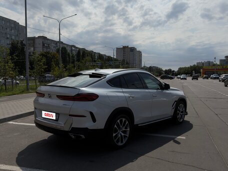 2019 BMW X6 30d III (G06), белый, 5750000 рублей, вид 3