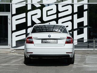 2017 Skoda Octavia III (A7) Рестайлинг, белый, 1690000 рублей, вид 3