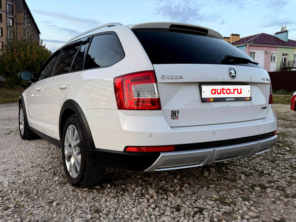 2017 Skoda Octavia Scout III (A7), белый, 1840000 рублей - вид 2