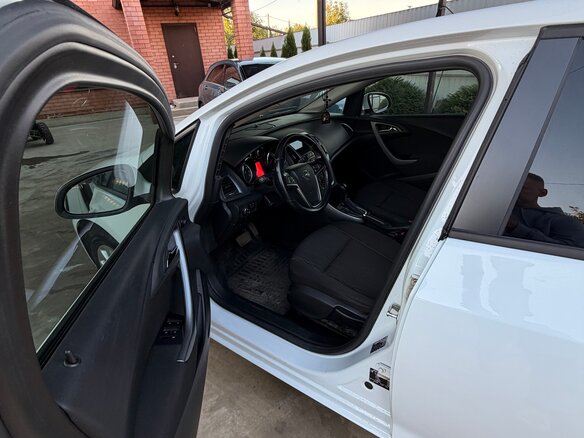 2013 Opel Astra J Рестайлинг, белый - вид 14