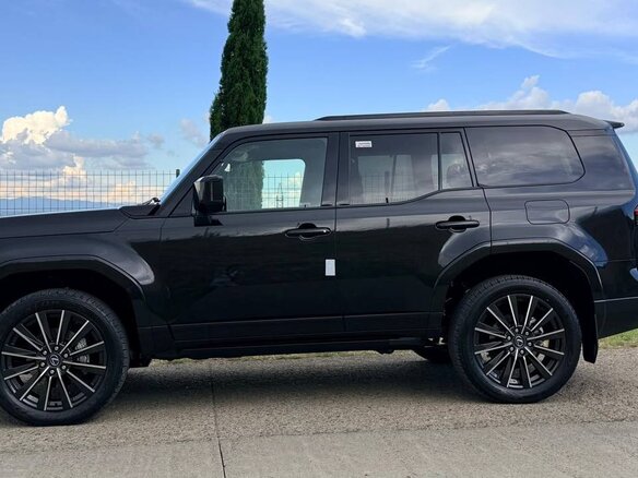 2026 Lexus GX 550 III, чёрный, 16500000 рублей - вид 2