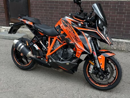 2017 KTM 1290 Super Duke GT, серый, 1075000 рублей, вид 2