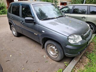2017 Chevrolet Niva I Рестайлинг, серый, 540000 рублей, вид 2