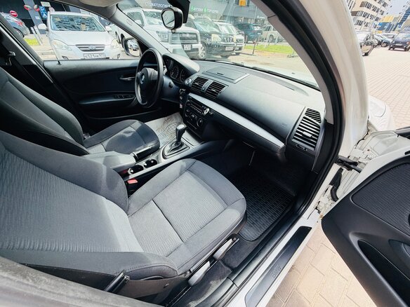 2011 BMW 1 серии 116i I (E81/E82/E87/E88) Рестайлинг, белый, 805000 рублей - вид 8