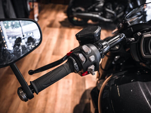 2026 Triumph Rocket 3, серый, 3200000 рублей - вид 14