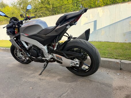 2022 Aprilia Tuono V4, серый, 1299000 рублей, вид 5