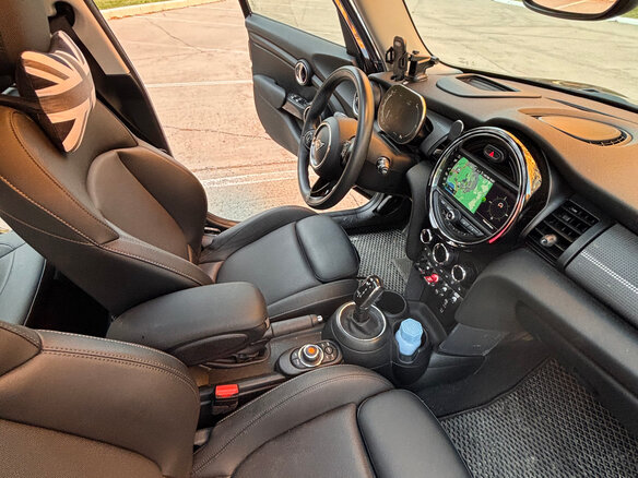 2020 Mini Hatch Cooper III (F55/F56) Рестайлинг, чёрный, 2949000 рублей - вид 4