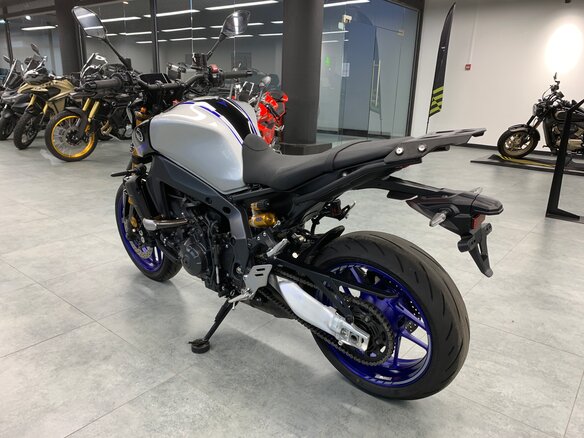 2023 Yamaha MT-09 (FZ-09), серебристый, 1113000 рублей - вид 7