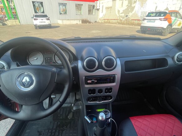 2012 Renault Logan I Рестайлинг, красный, 530000 рублей - вид 13
