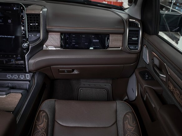 2026 Ram 1500 Crew Cab V Рестайлинг, чёрный - вид 29