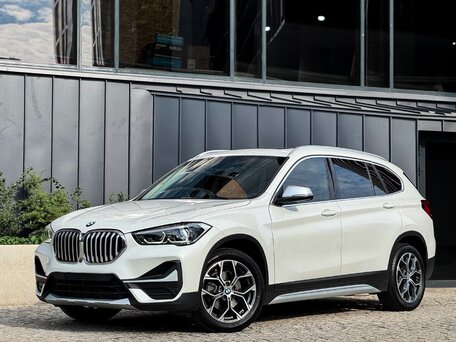 2022 BMW X1 18i sDrive II (F48) Рестайлинг, белый, 1991000 рублей, вид 2