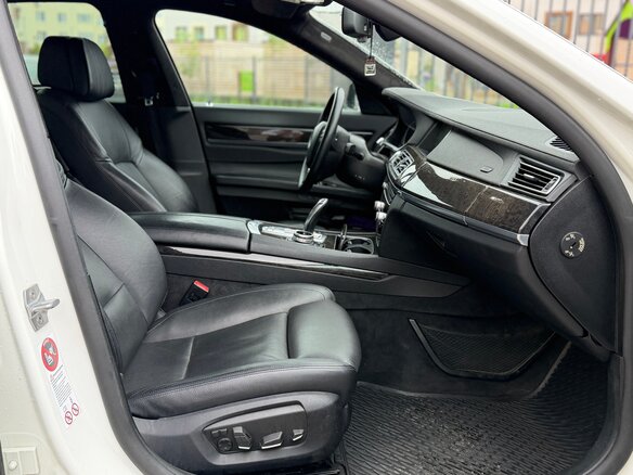 2013 BMW 7 серии 740d xDrive V (F01/F02/F04) Рестайлинг, белый, 2088000 рублей - вид 18