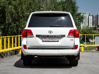 2015 Toyota Land Cruiser 200 Series Рестайлинг 1, белый, 3949000 рублей, вид 5