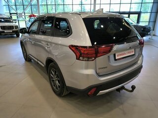 2017 Mitsubishi Outlander III Рестайлинг 2, серебристый, 1775000 рублей, вид 4