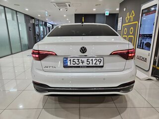 2023 Volkswagen Jetta VII Рестайлинг, белый, 1970000 рублей, вид 4