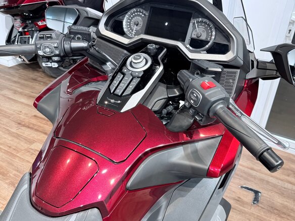 2023 Honda GL 1800 Gold Wing, красный - вид 18