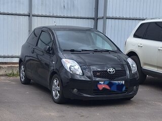 2008 Toyota Yaris II, чёрный, 380000 рублей, вид 3