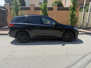 2020 BMW X1 20i xDrive II (F48) Рестайлинг, чёрный, 3950000 рублей, вид 5