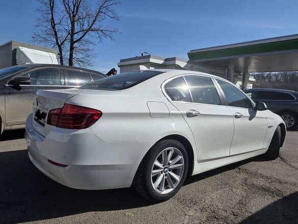 2014 BMW 5 серии 528i xDrive VI (F10/F11/F07) Рестайлинг, белый, 2500000 рублей - вид 2
