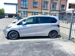 2009 Honda Freed I, серебристый, 955000 рублей, вид 3