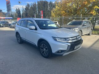 2015 Mitsubishi Outlander III Рестайлинг 2, белый, 1799000 рублей, вид 2