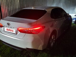2021 Toyota Camry VIII (XV70) Рестайлинг, белый, 3250000 рублей, вид 2