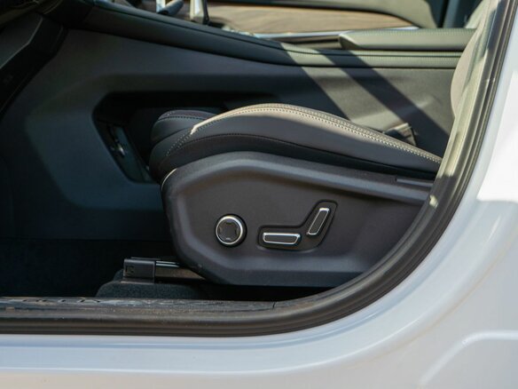 2026 Geely Monjaro I, белый, 4954990 рублей - вид 14