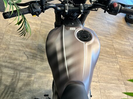 2026 Royal Enfield Guerrilla 450, розовый, 554000 рублей, вид 2