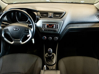 2015 Kia Rio III Рестайлинг, белый, 700000 рублей, вид 5