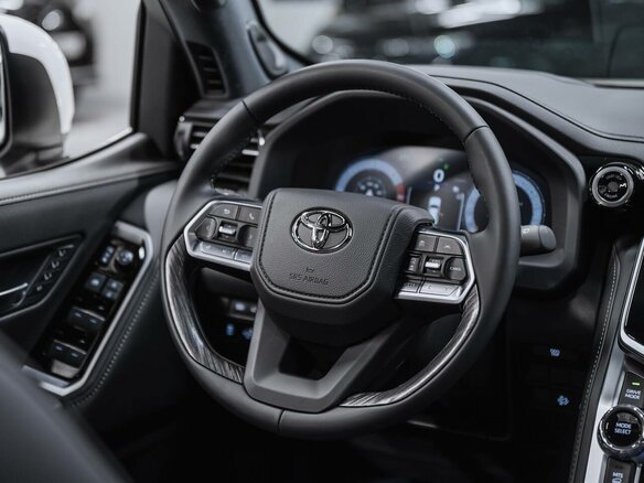 2026 Toyota Land Cruiser 300 Series, белый, 14850000 рублей - вид 12