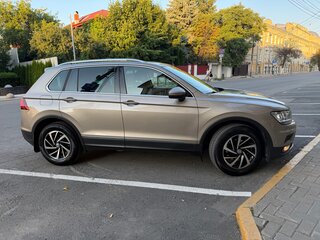 2018 Volkswagen Tiguan II, бежевый, 2400000 рублей, вид 5