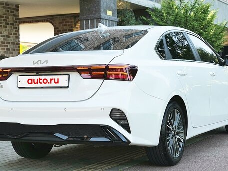 2023 Kia K3 II Рестайлинг, белый, 1830000 рублей, вид 4