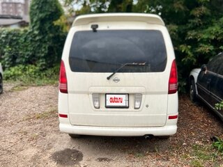 2001 Nissan Serena II (C24), белый, 430000 рублей, вид 1