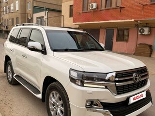 2016 Toyota Land Cruiser 200 Series Рестайлинг 2, белый, 5650000 рублей, вид 2