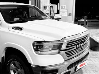 2020 Ram 1500 Crew Cab V, белый, 4000000 рублей, вид 1