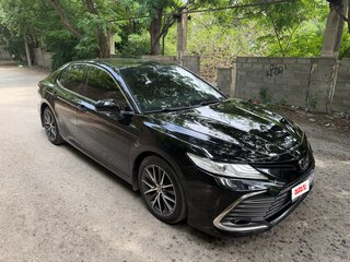 2021 Toyota Camry VIII (XV70) Рестайлинг, чёрный, 2900000 рублей, вид 1