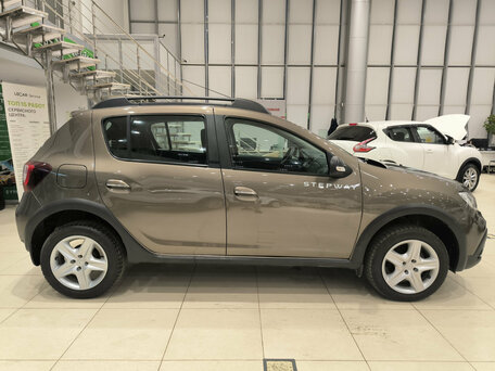 2018 Renault Sandero Stepway II Рестайлинг, коричневый, 899000 рублей, вид 4
