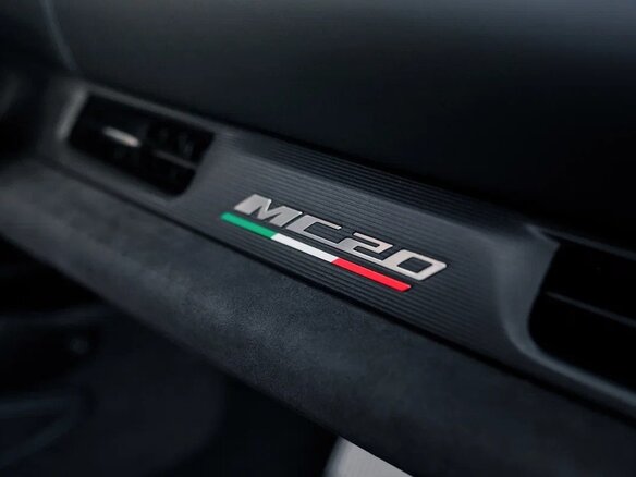 2025 Maserati MC20 Cielo, чёрный, 37000000 рублей - вид 15