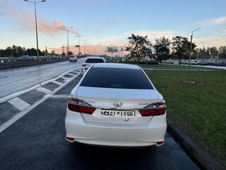 2015 Toyota Camry VII (XV50) Рестайлинг, белый, 1450000 рублей, вид 4