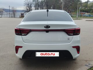 2019 Kia Rio IV, белый, 1550000 рублей, вид 4