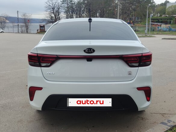 2019 Kia Rio IV, белый, 1550000 рублей - вид 4