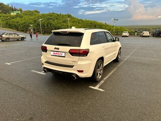 2013 Jeep Grand Cherokee SRT IV (WK2) Рестайлинг, белый, 3000000 рублей, вид 4